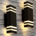 Zewnętrzne lampy elewacyjne LED, czarne, dwustronne świecenie, nowoczesne.